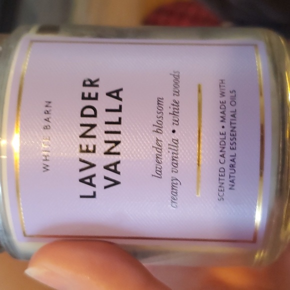 White Barn Lavender Vanilla Candle - Picture 3 of 4
